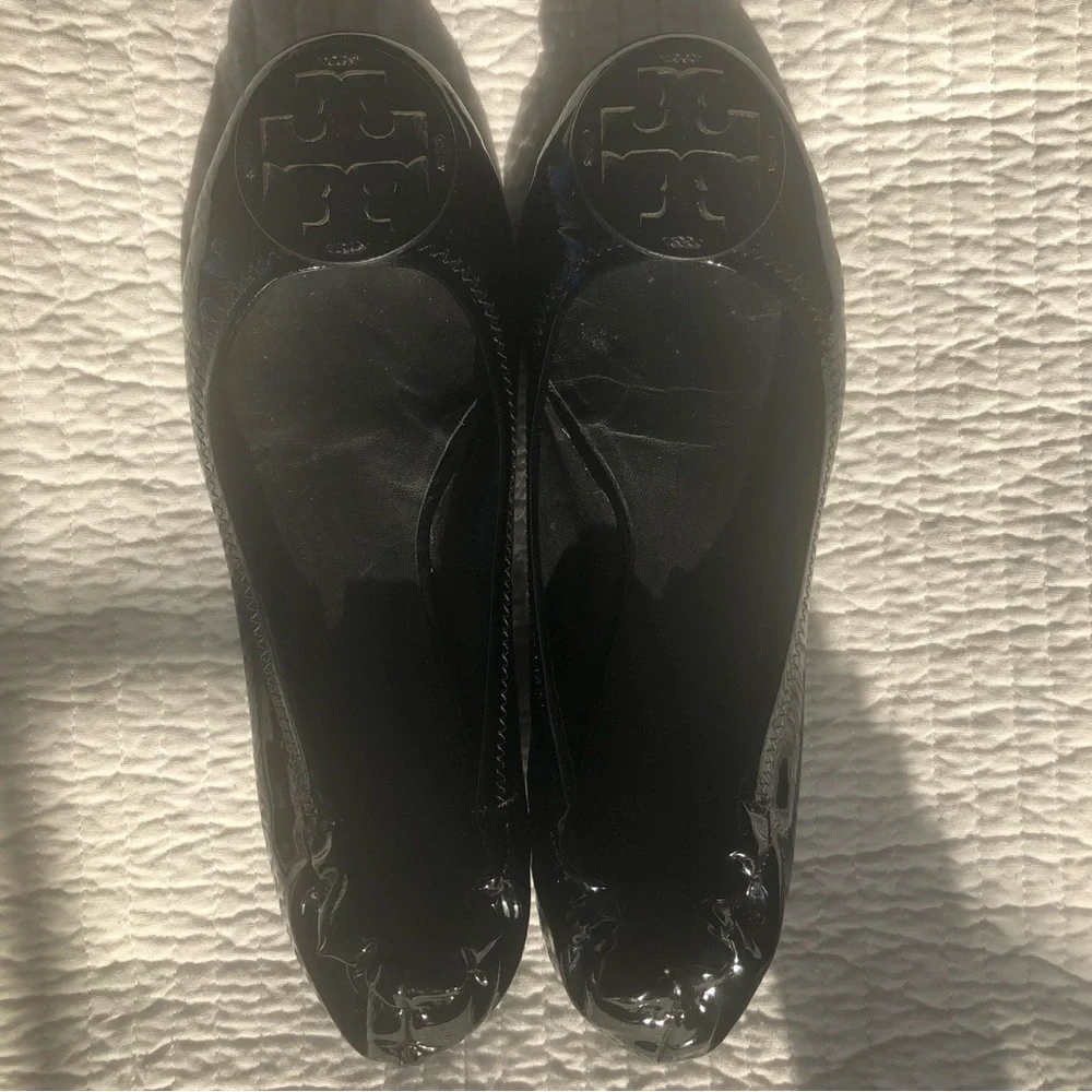 Tory Burch Patent Leather Reva Flat - Picture 1 of 8